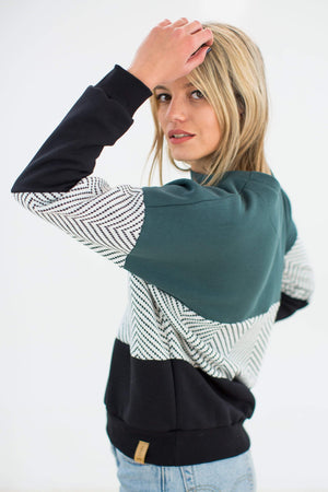 Sweater Mia in green, white herringbone & black