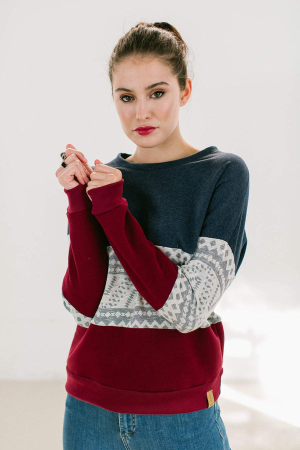 Sweater Mia north in dark blue grey, geo & red
